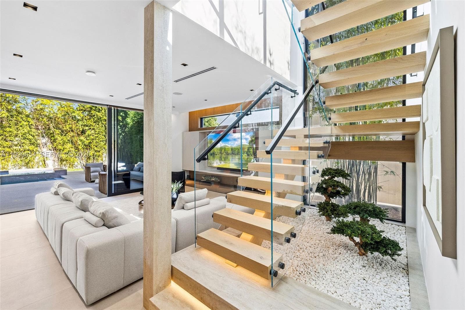 325 W 63rd St, Miami Beach FL 33141 — 35