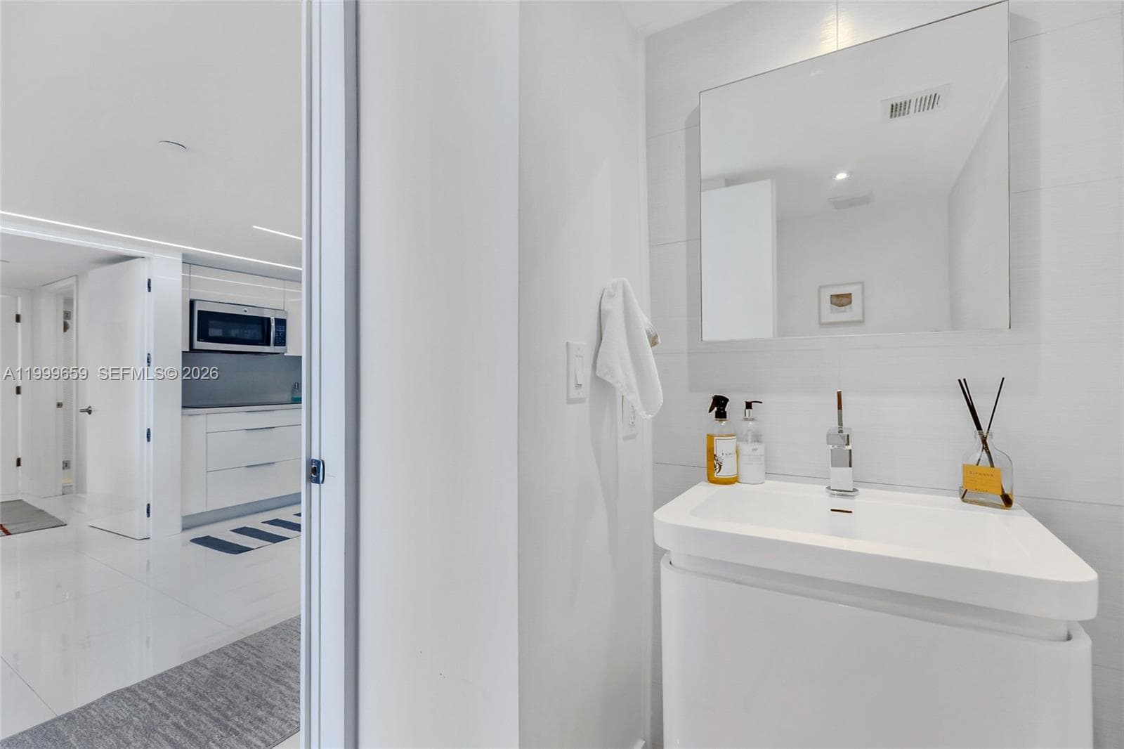 6301 Collins Ave # 2103, Miami Beach FL 33141 — 17