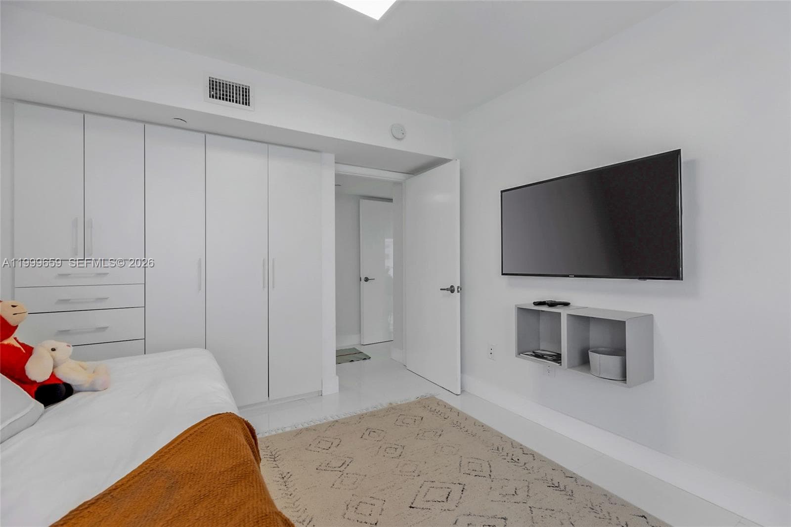 6301 Collins Ave # 2103, Miami Beach FL 33141 — 24