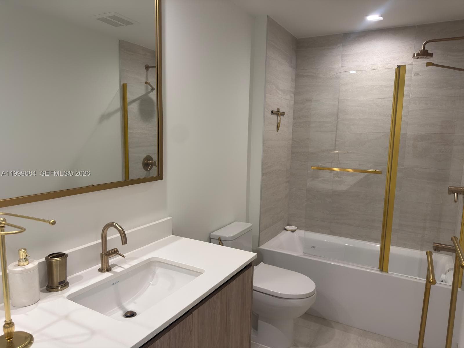 77 SE 5TH Street # 4214, Miami FL 33131 — 23