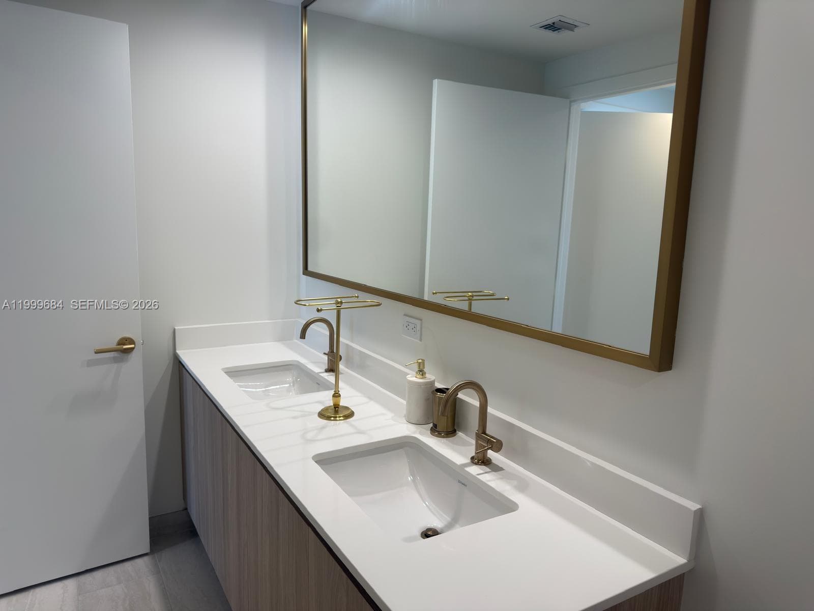 77 SE 5TH Street # 4214, Miami FL 33131 — 22