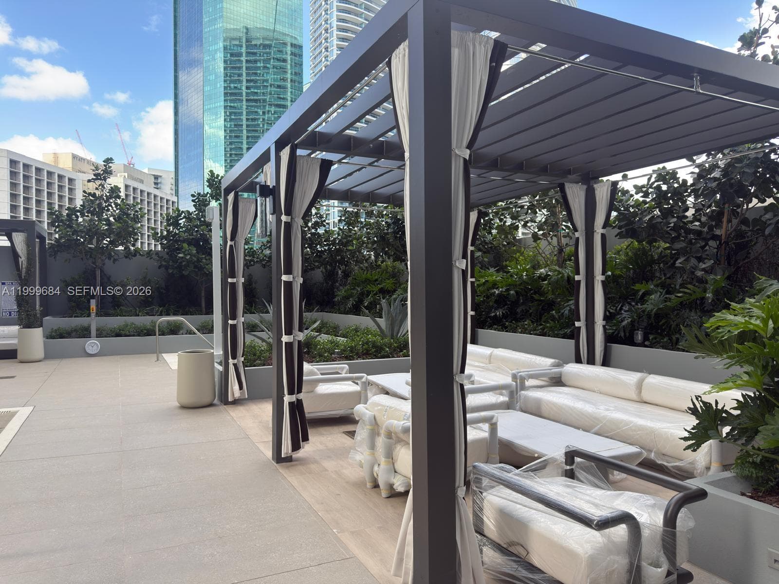 77 SE 5TH Street # 4214, Miami FL 33131 — 33