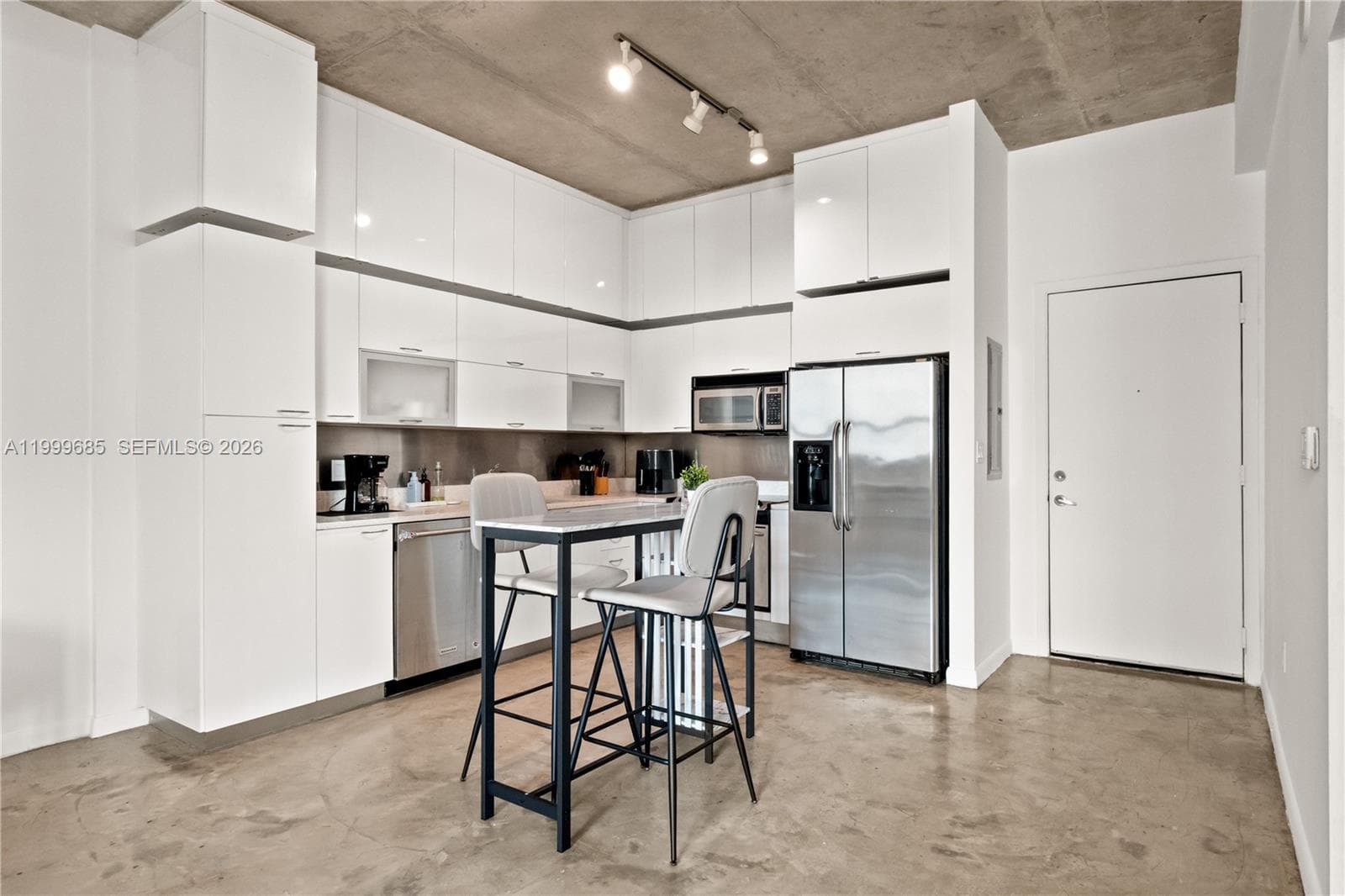 234 NE 3rd St # 1704, Miami FL 33132 — 3