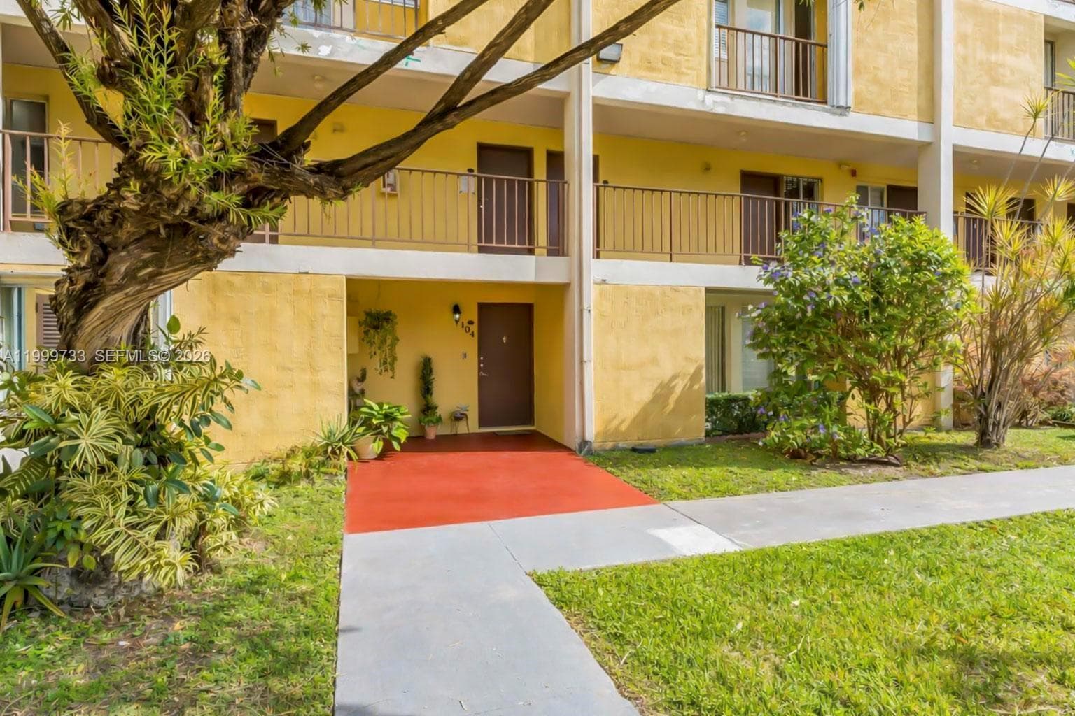 9210 Fontainebleau Blvd # 104, Miami FL 33172 — 2