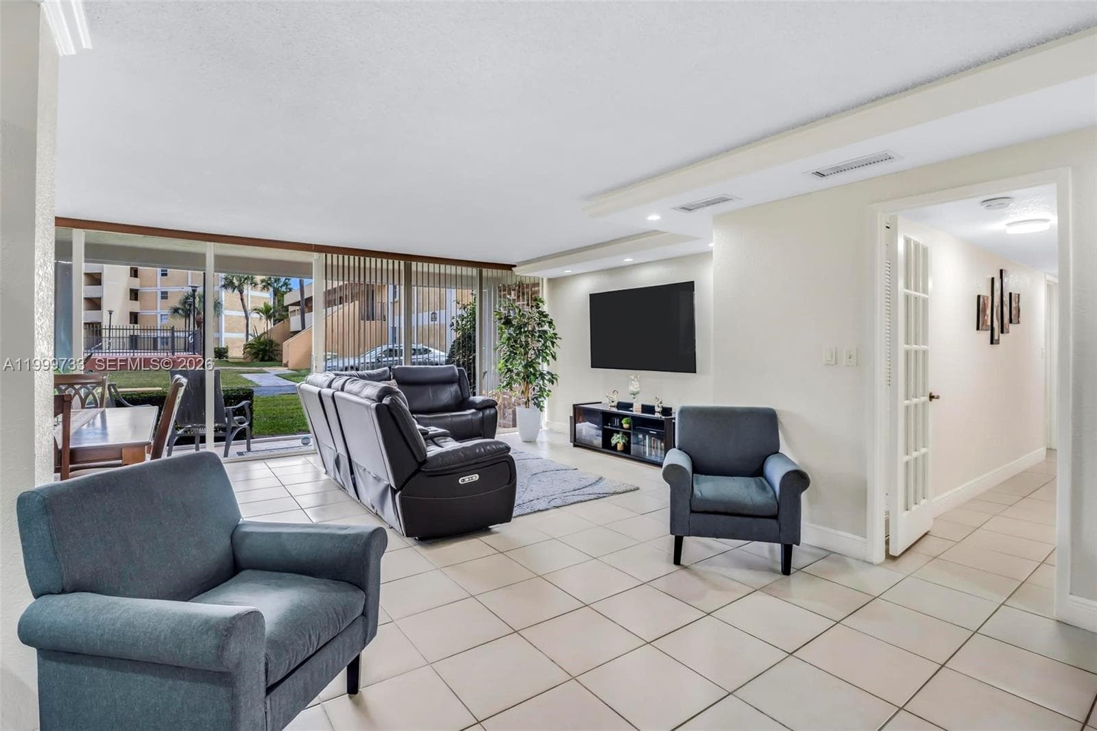 9210 Fontainebleau Blvd # 104, Miami FL 33172 — 12