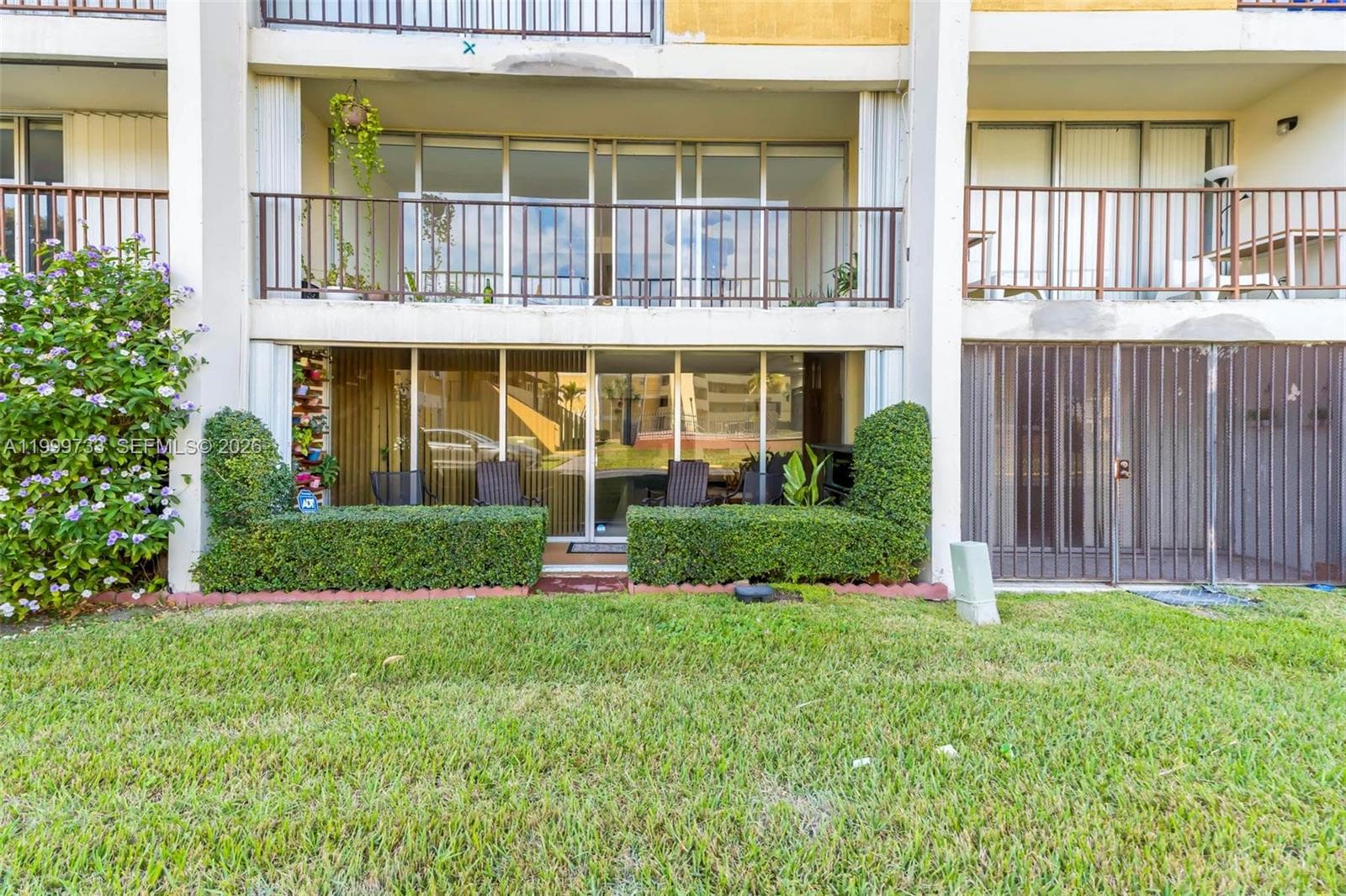 9210 Fontainebleau Blvd # 104, Miami FL 33172 — 31