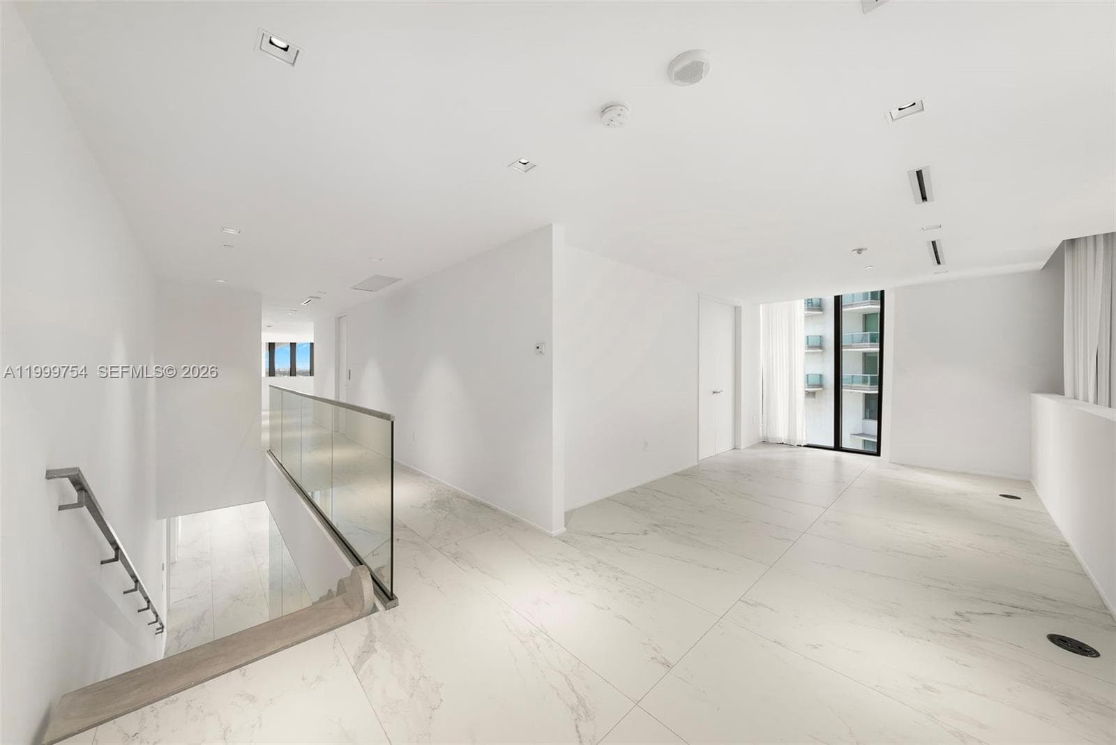 1000 Biscayne Blvd # 1201, Miami FL 33132 — 88