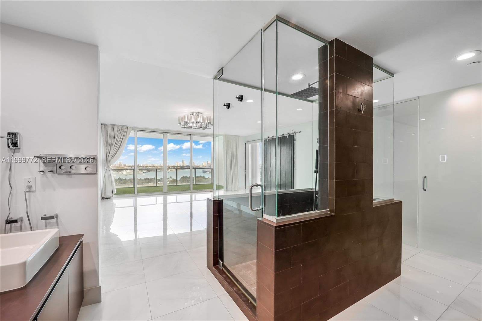 1040 Biscayne Blvd # 1001, Miami FL 33132 — 17