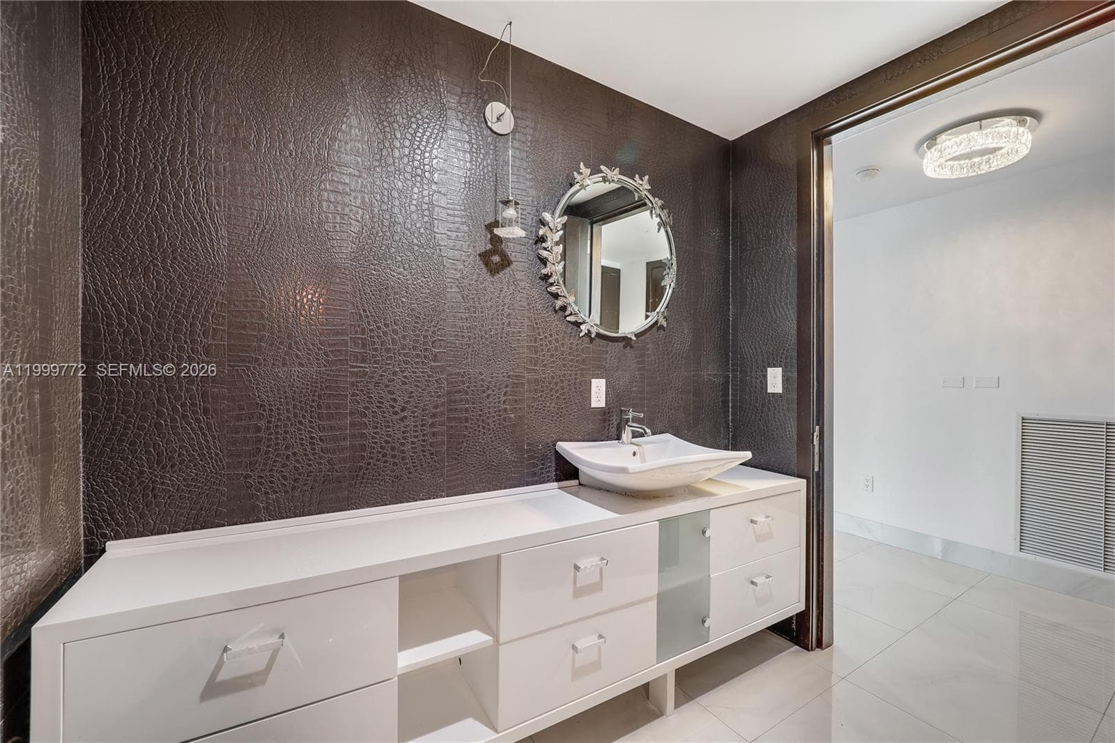 1040 Biscayne Blvd # 1001, Miami FL 33132 — 24