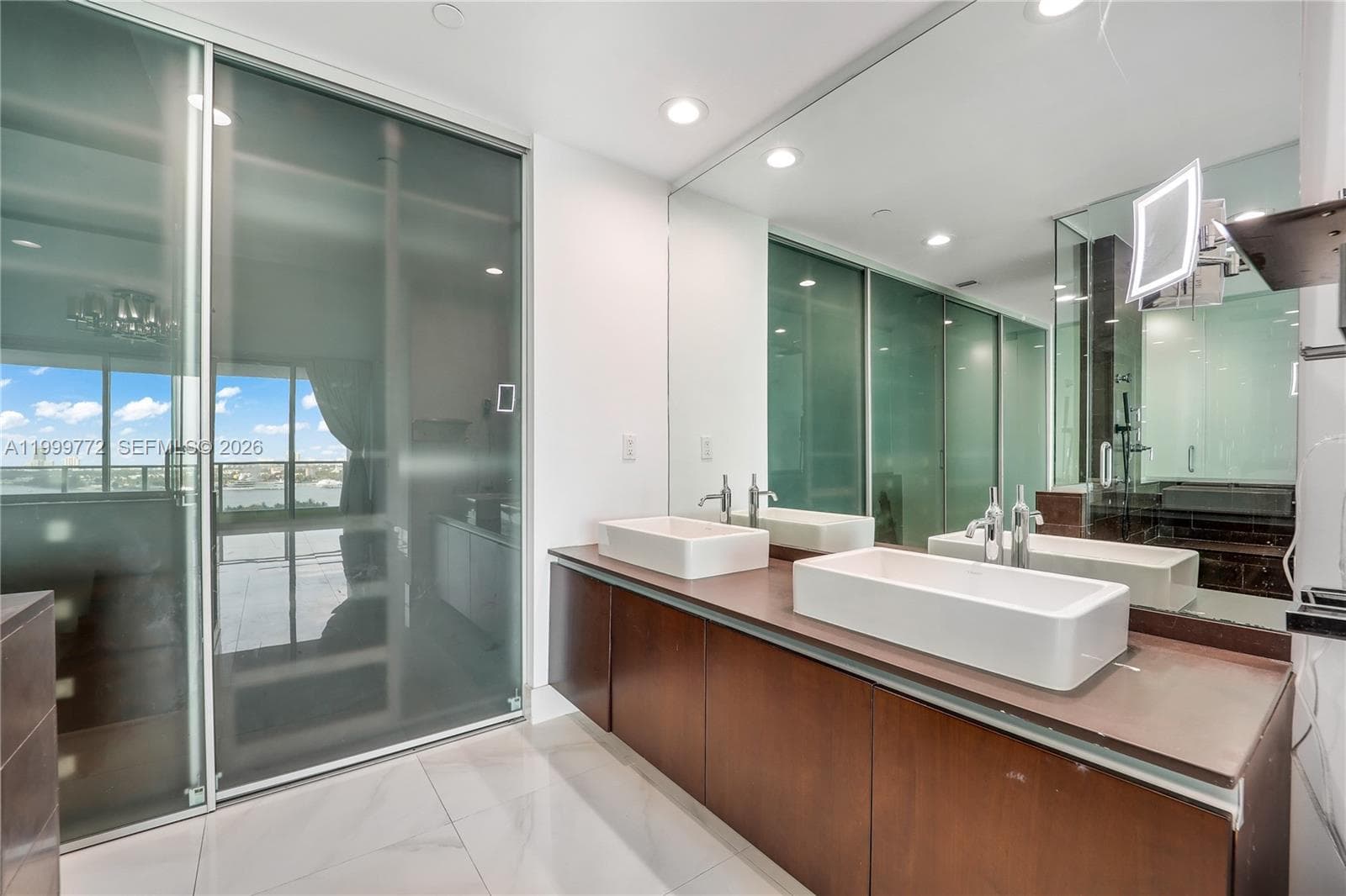 1040 Biscayne Blvd # 1001, Miami FL 33132 — 21