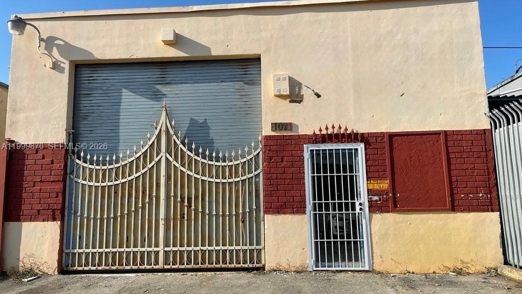 1071 E 16th St, Hialeah FL 33010 — 1