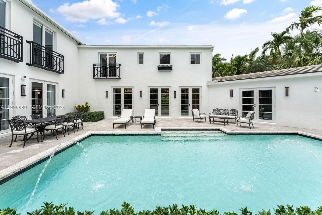 2887 Pine Tree Dr, Miami Beach FL 33140 — 2