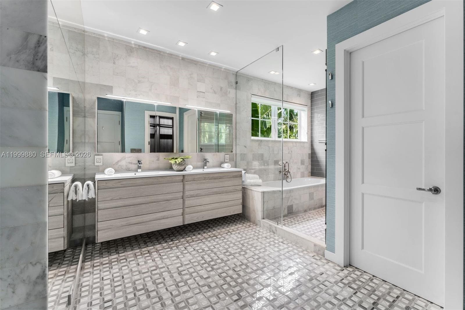 2887 Pine Tree Dr, Miami Beach FL 33140 — 22