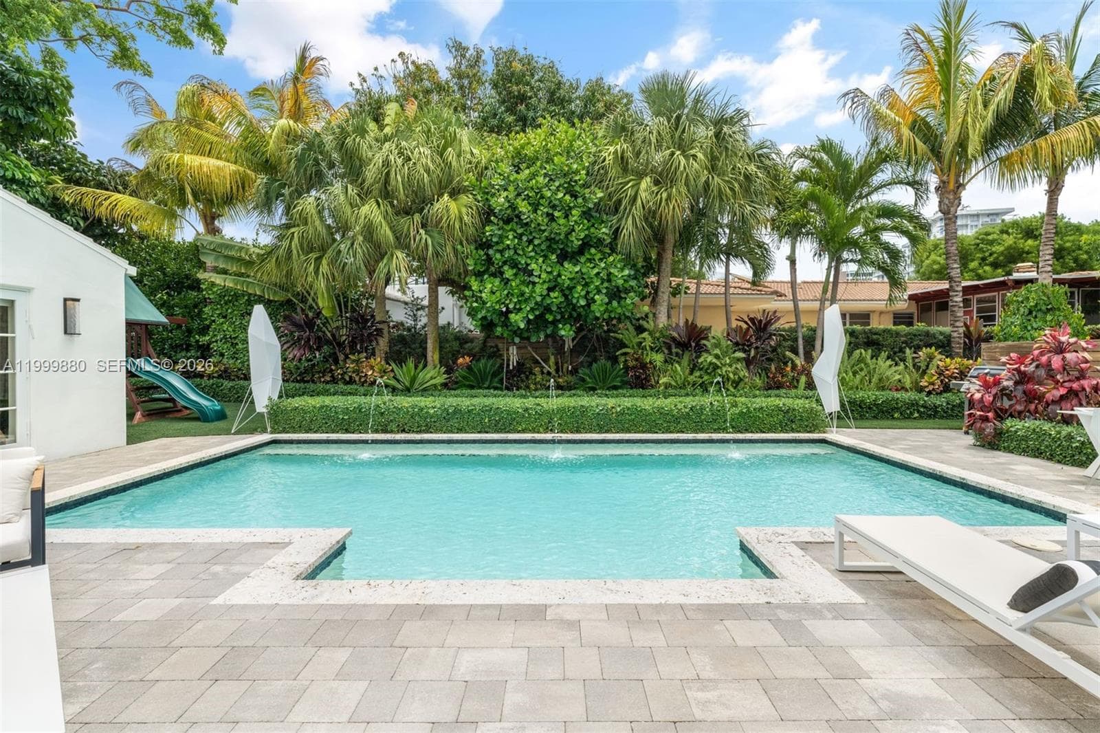 2887 Pine Tree Dr, Miami Beach FL 33140 — 36
