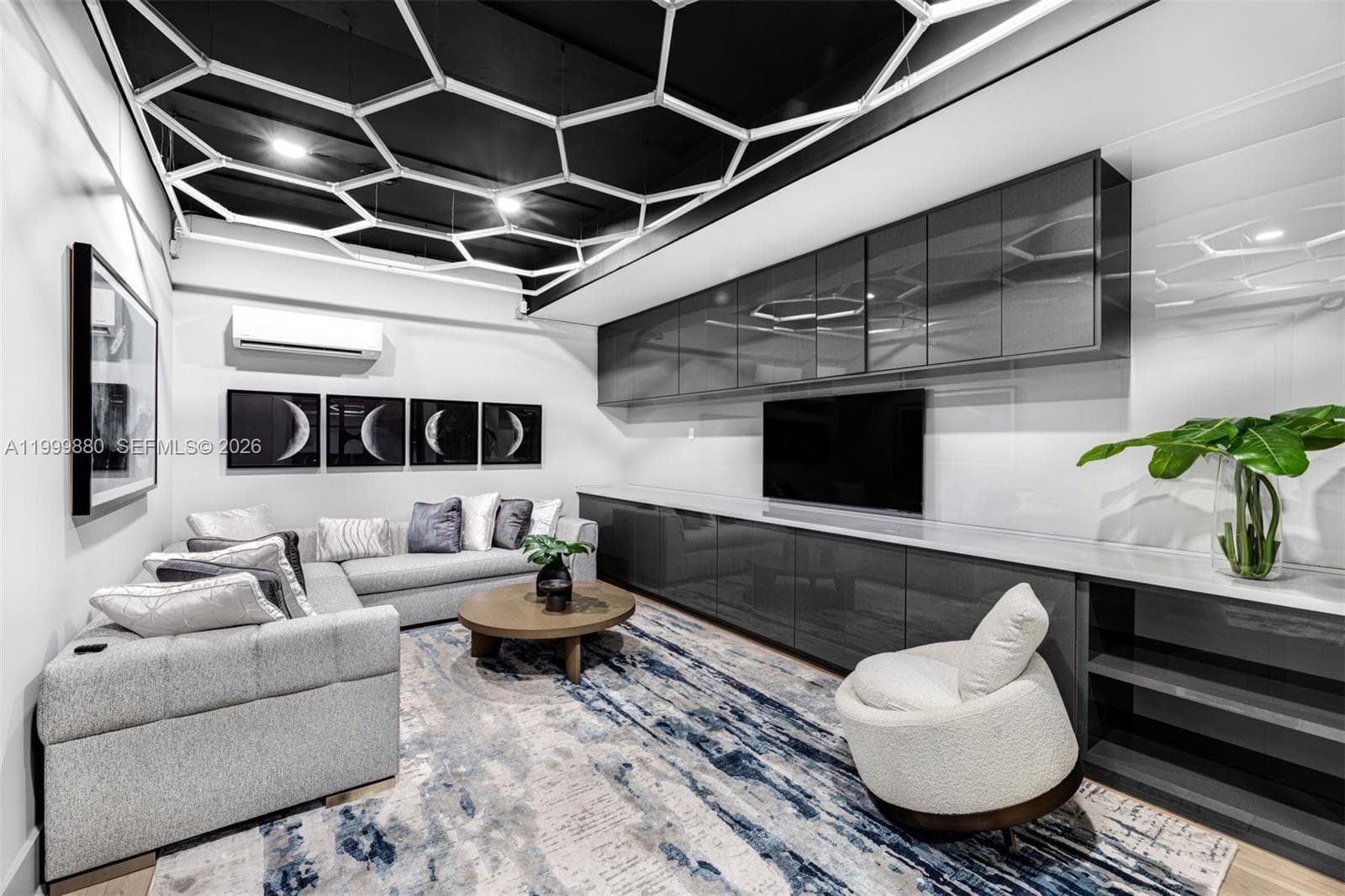 2887 Pine Tree Dr, Miami Beach FL 33140 — 35