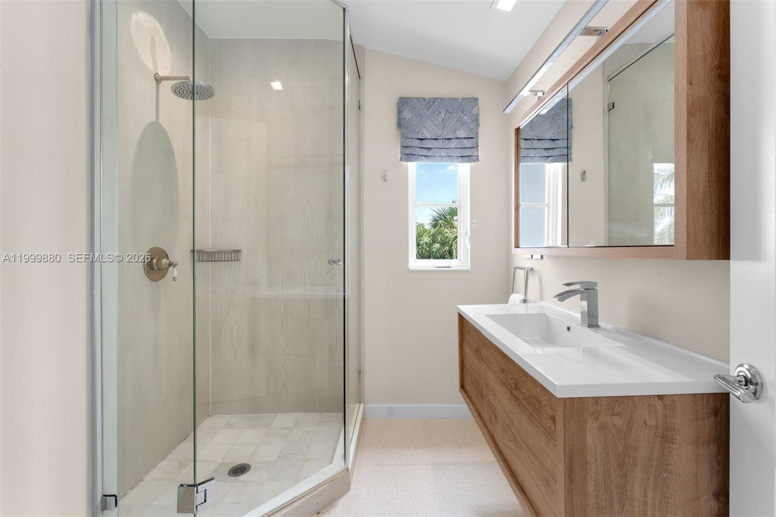 2887 Pine Tree Dr, Miami Beach FL 33140 — 31