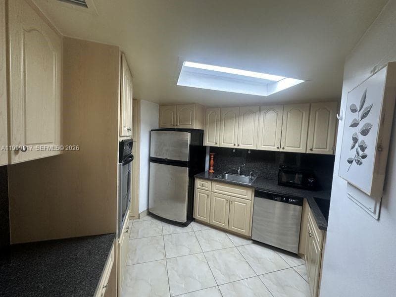 801 Brickell Bay Dr # 1971, Miami FL 33131 — 5