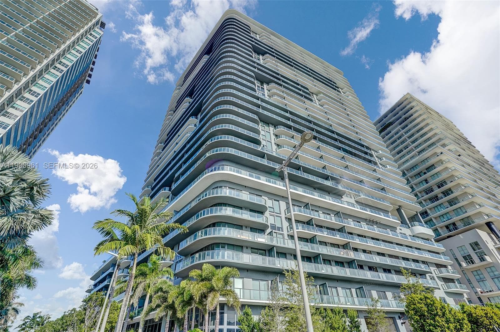 121 NE 34th St # 814, Miami FL 33137 — 1