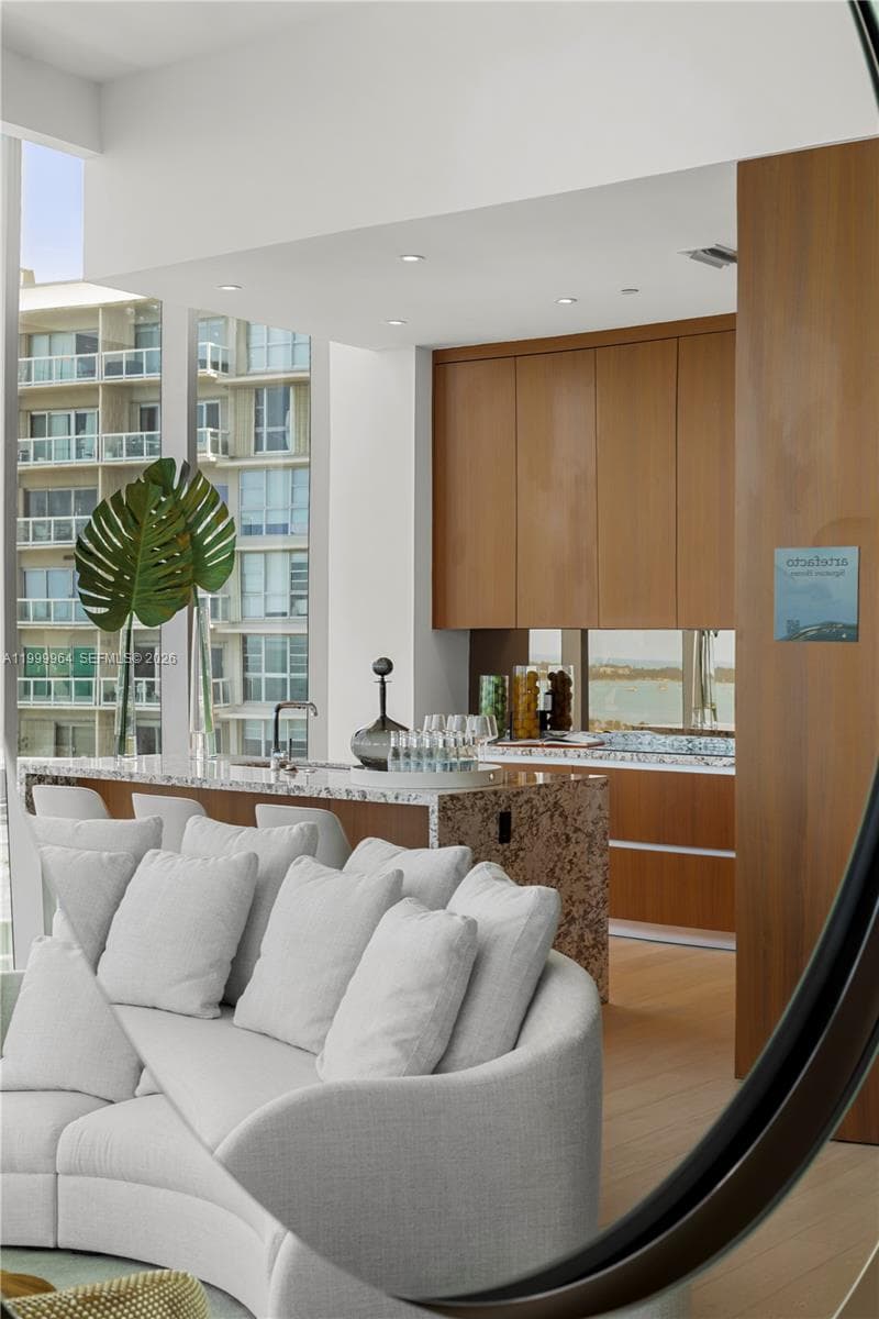 175 SE 25th Rd # 1501, Miami FL 33129 — 19