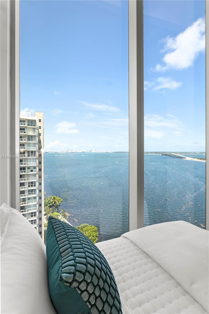 175 SE 25th Rd # 1501, Miami FL 33129 — 29