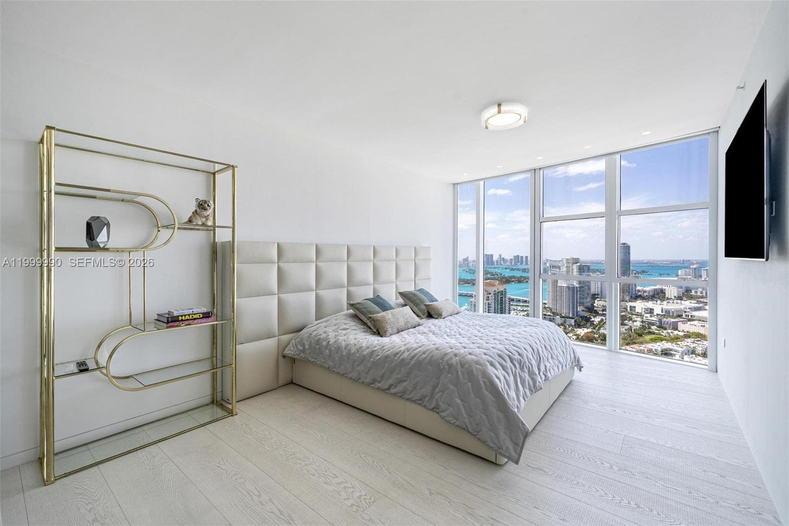 300 S Pointe Dr # 5, Miami Beach FL 33139 — 43