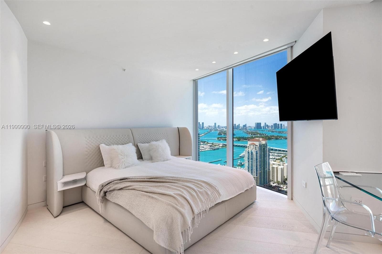 300 S Pointe Dr # 5, Miami Beach FL 33139 — 36