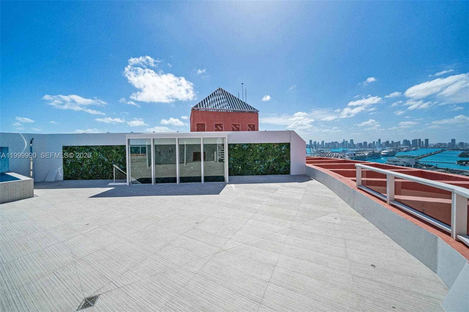 300 S Pointe Dr # 5, Miami Beach FL 33139 — 61