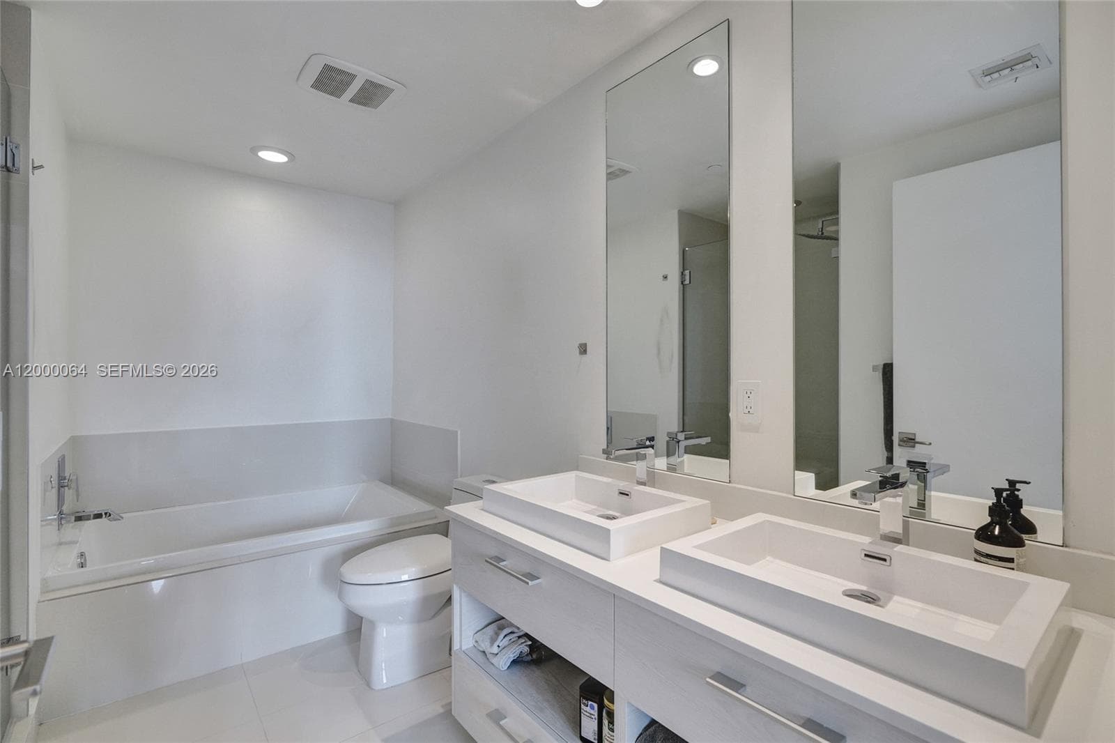 45 SW 9th St # 1803, Miami FL 33130 — 18