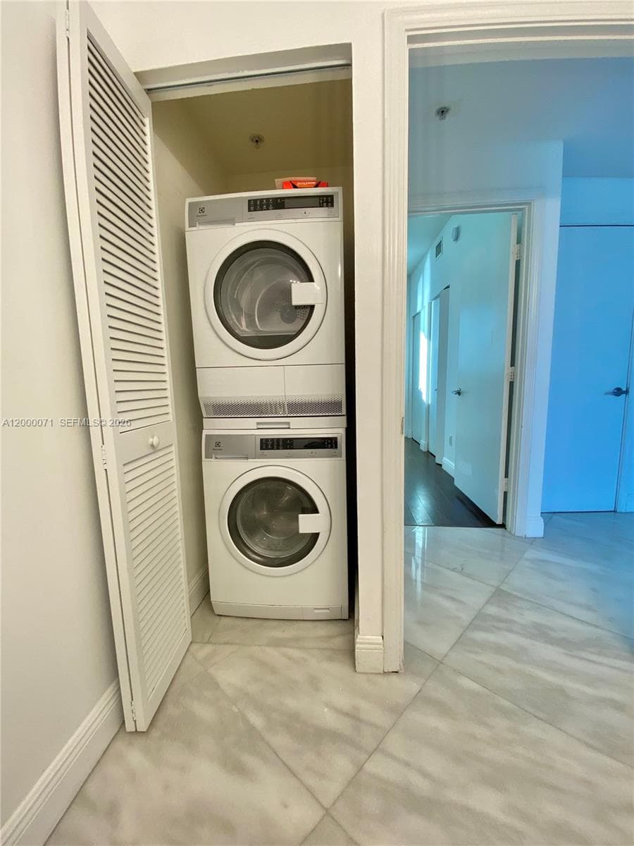 601 NE 36th St # 1103, Miami FL 33137 — 13