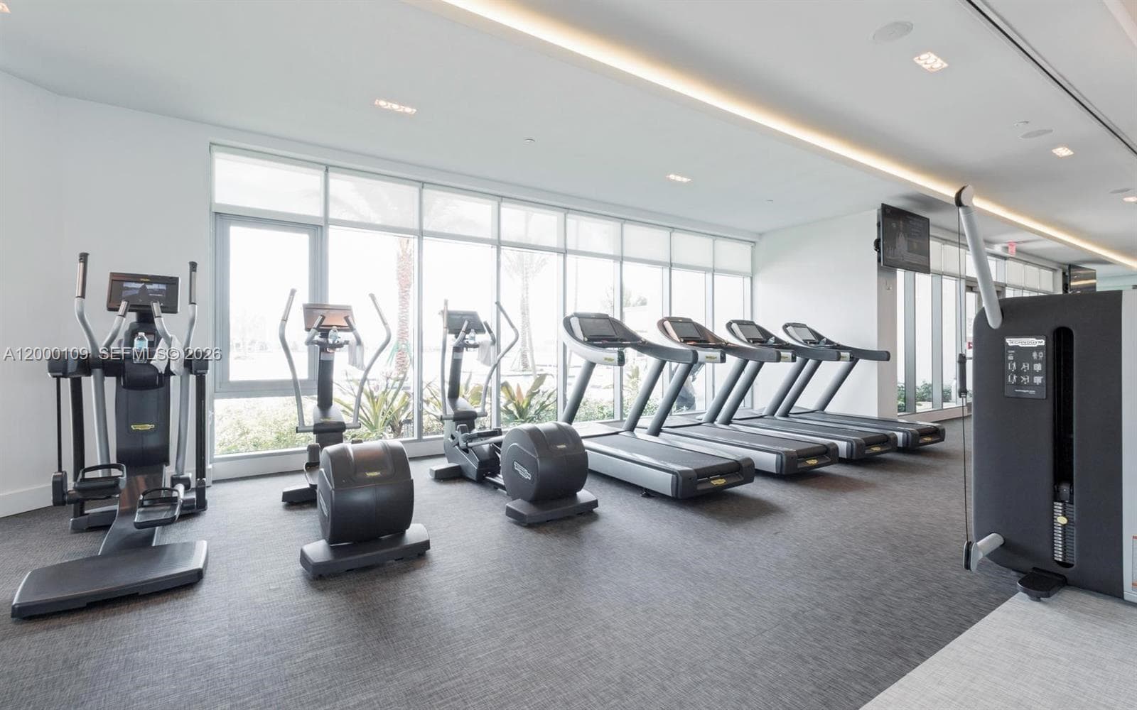 17111 Biscayne Blvd # 903, North Miami Beach FL 33160 — 25
