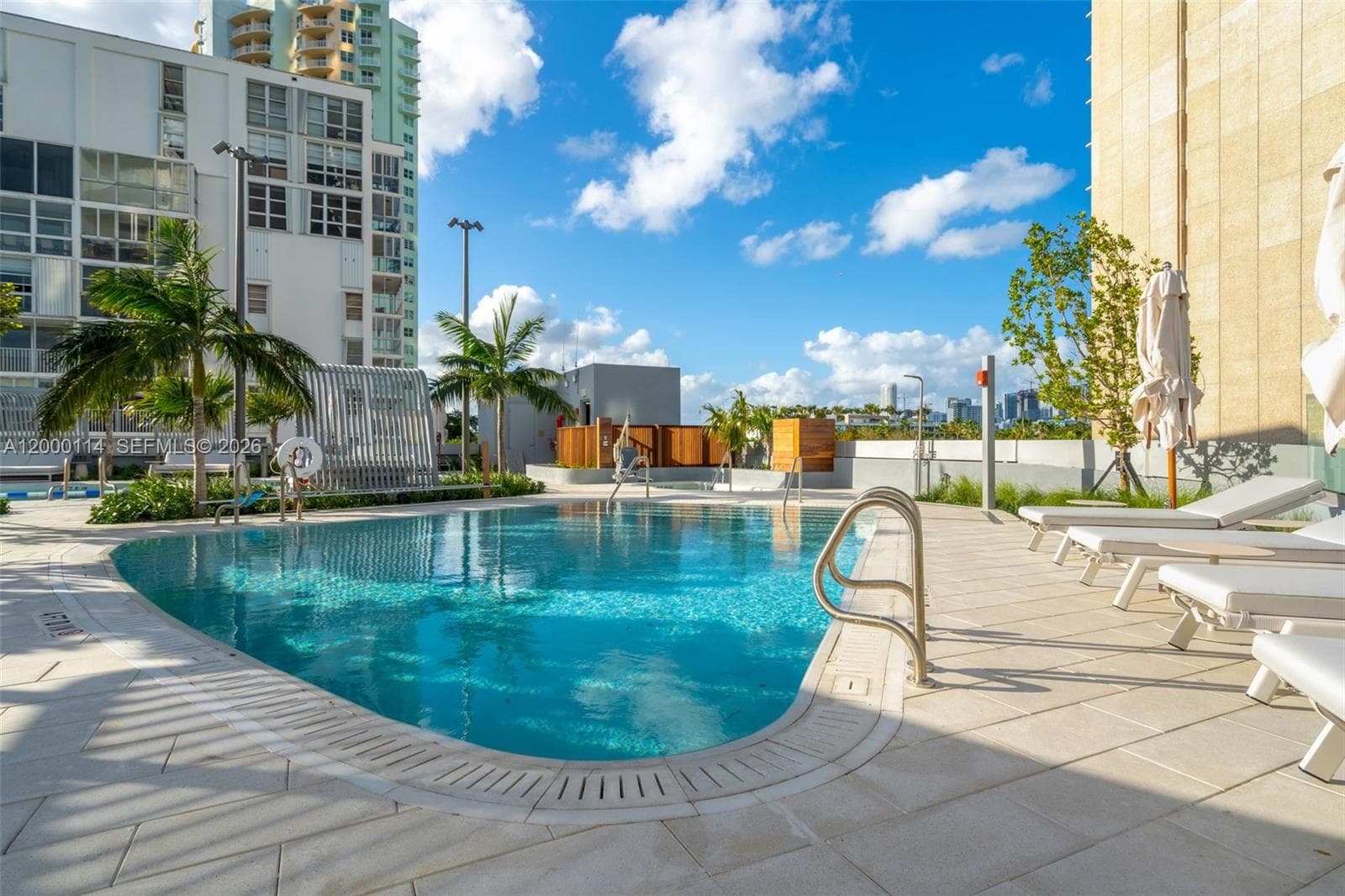 175 SE 25 RD # 3003, Miami FL 33129 — 81