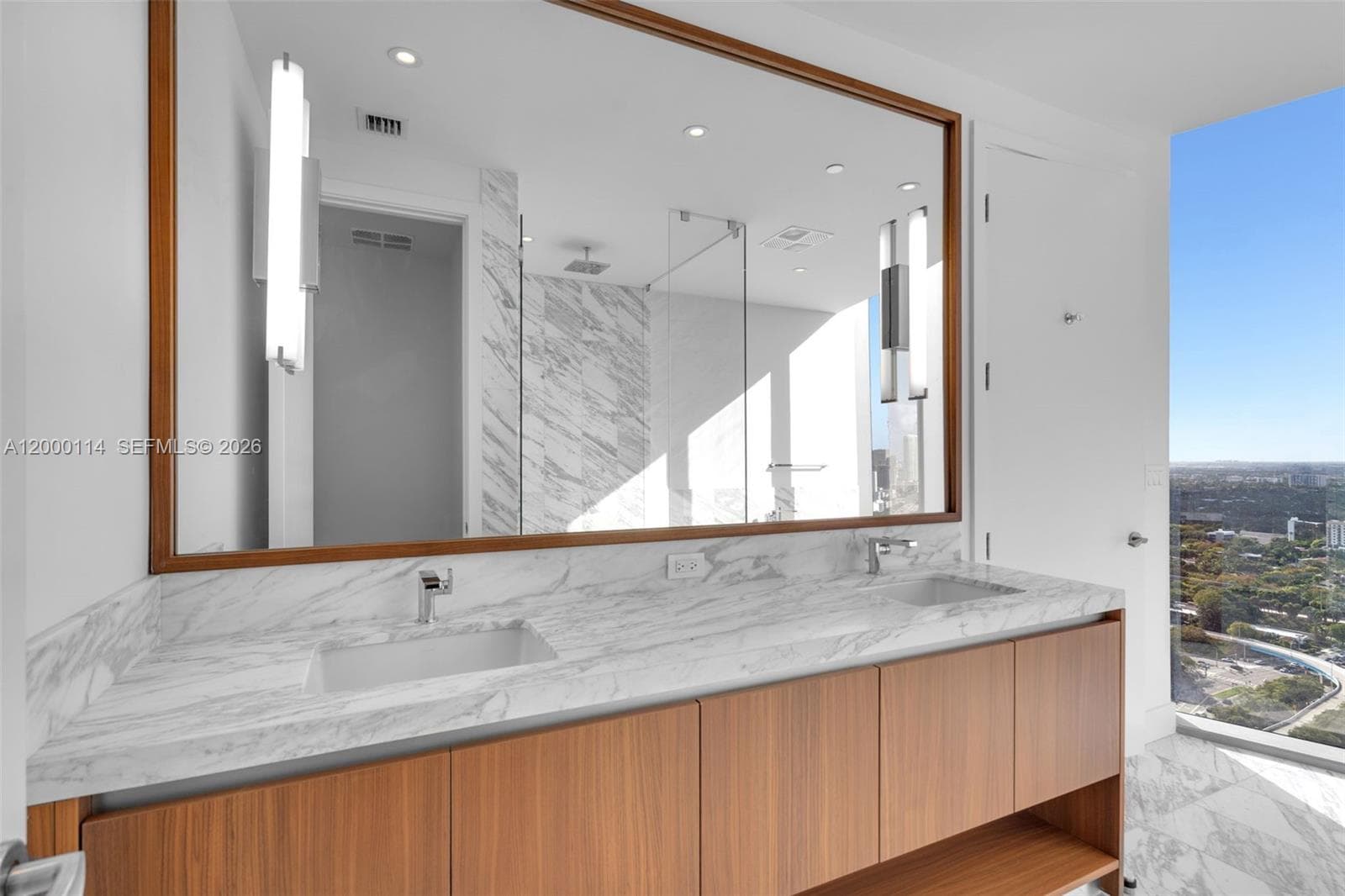 175 SE 25 RD # 3003, Miami FL 33129 — 37