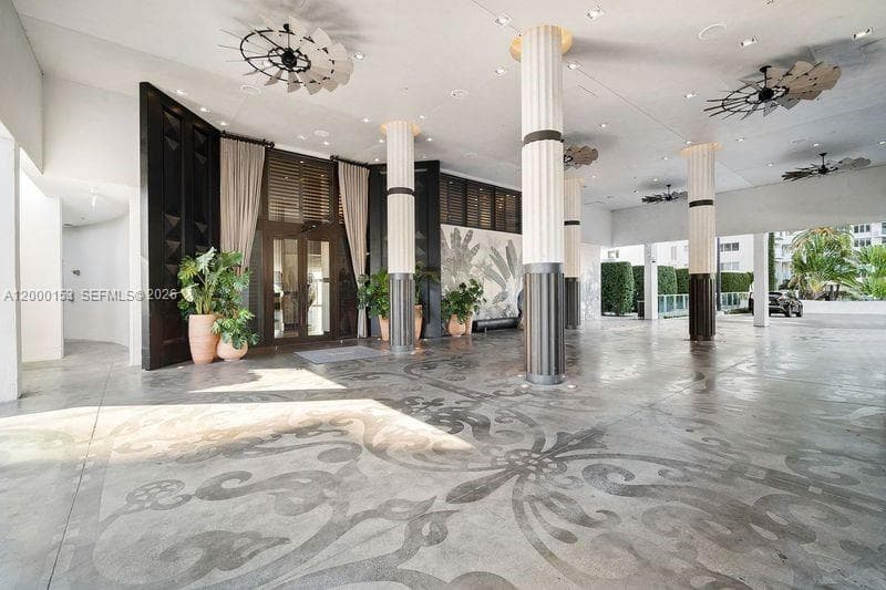 1100 West Ave # 819, Miami Beach FL 33139 — 17