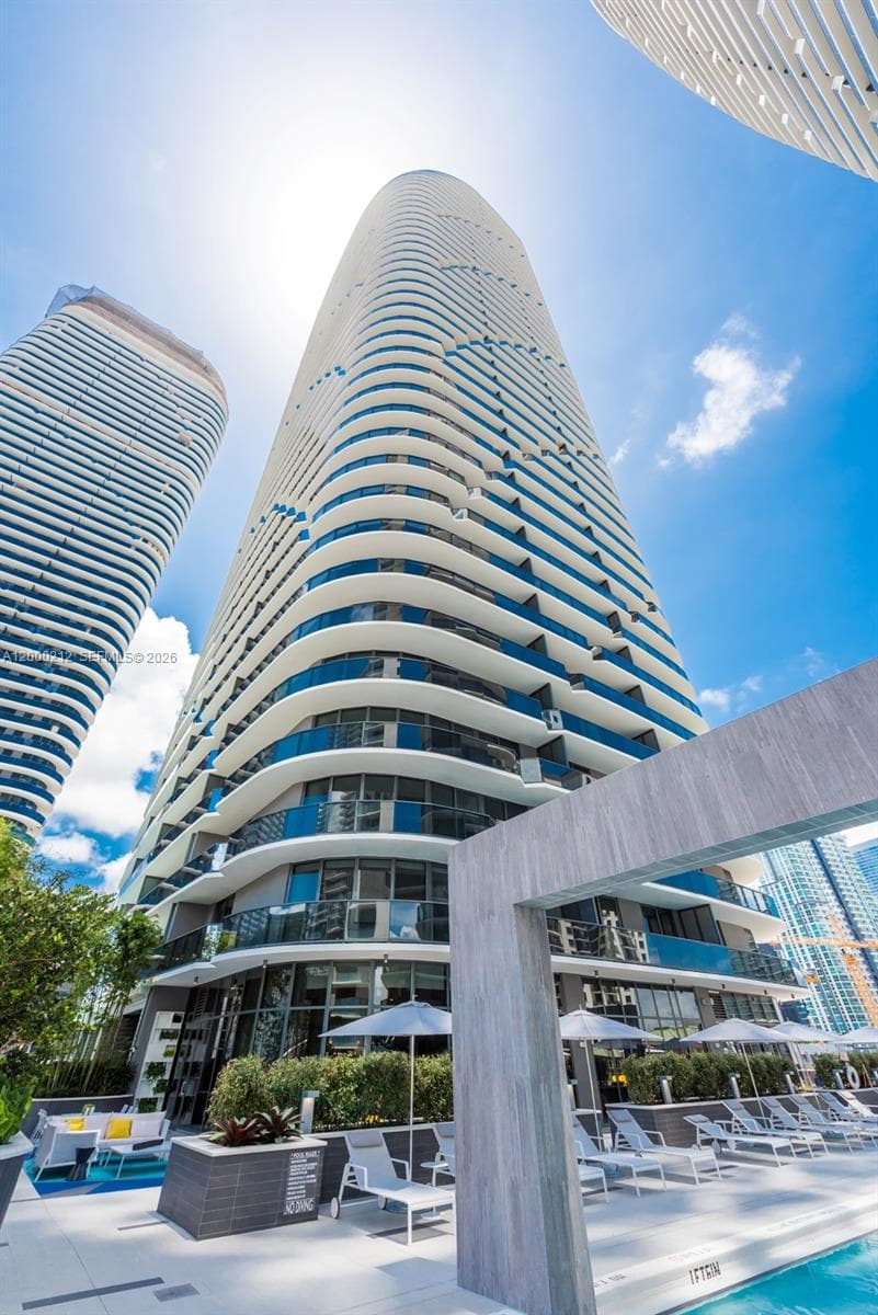 45 SW 9th St # 4006, Miami FL 33130 — 26