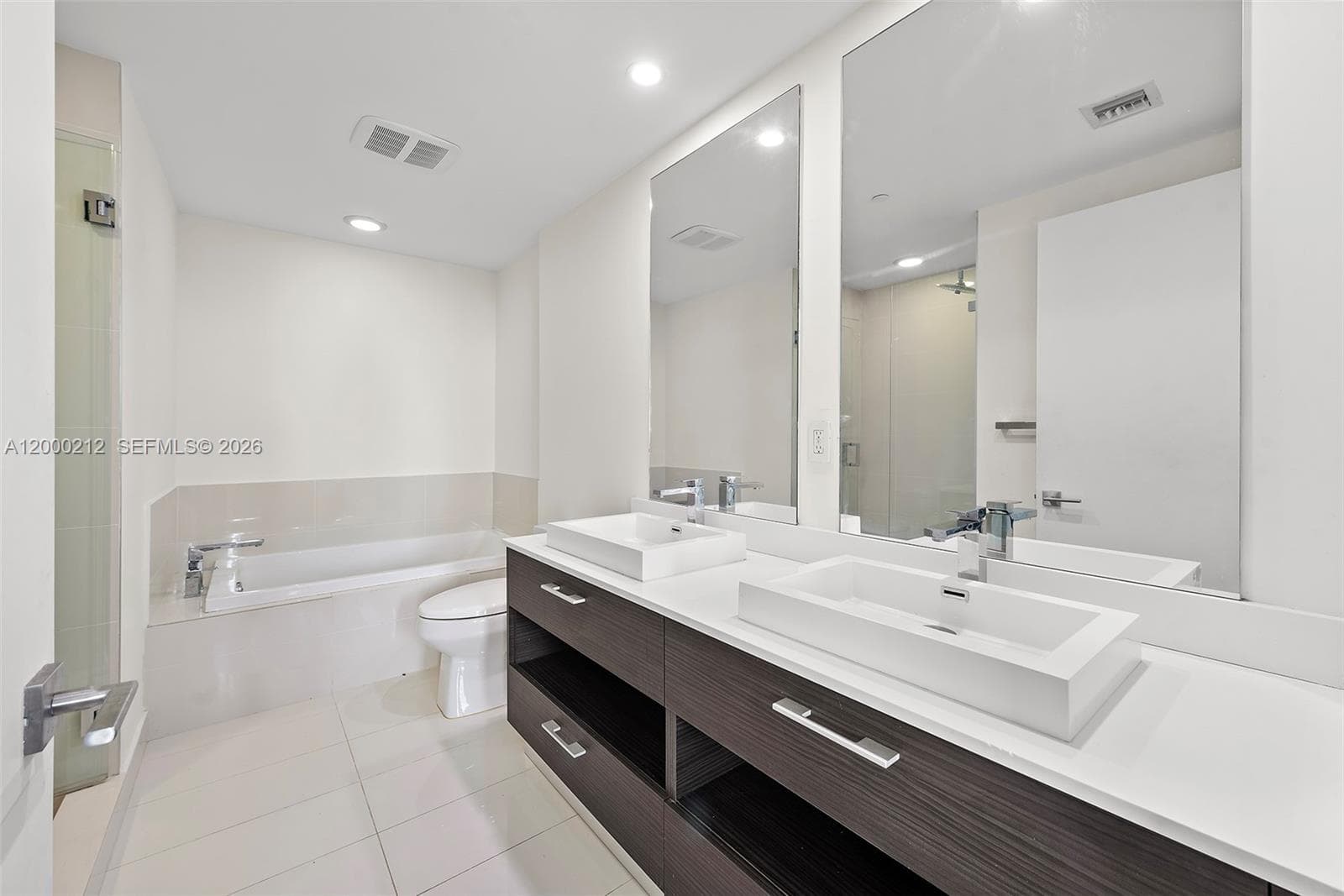 45 SW 9th St # 4006, Miami FL 33130 — 10