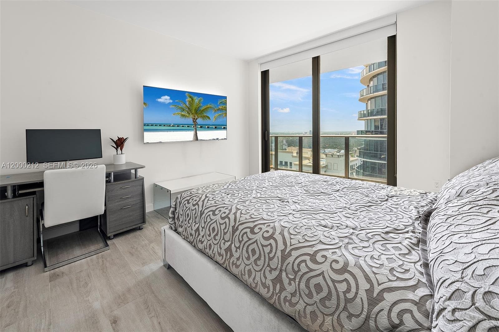 45 SW 9th St # 4006, Miami FL 33130 — 14
