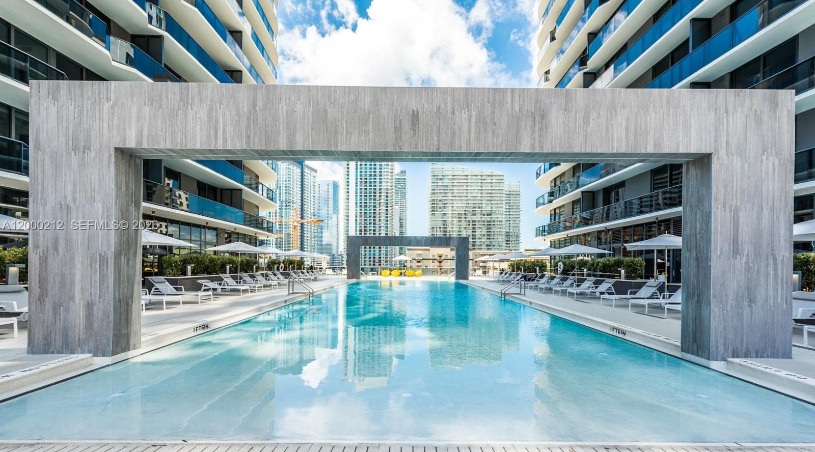 45 SW 9th St # 4006, Miami FL 33130 — 25