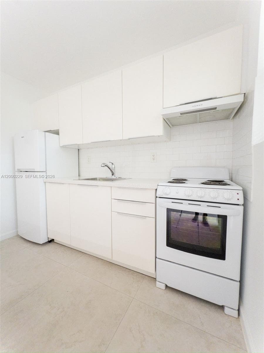 3676 Oak Ave # 7, Miami FL 33133 — 2