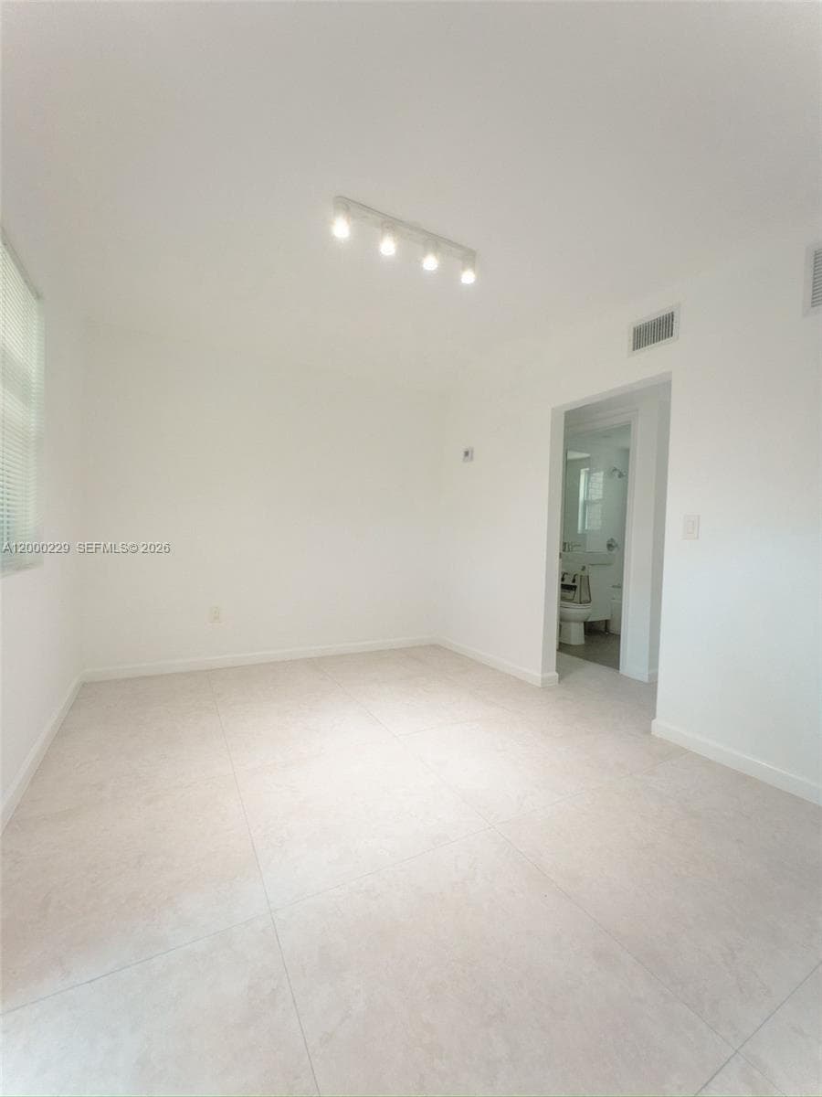 3676 Oak Ave # 7, Miami FL 33133 — 6