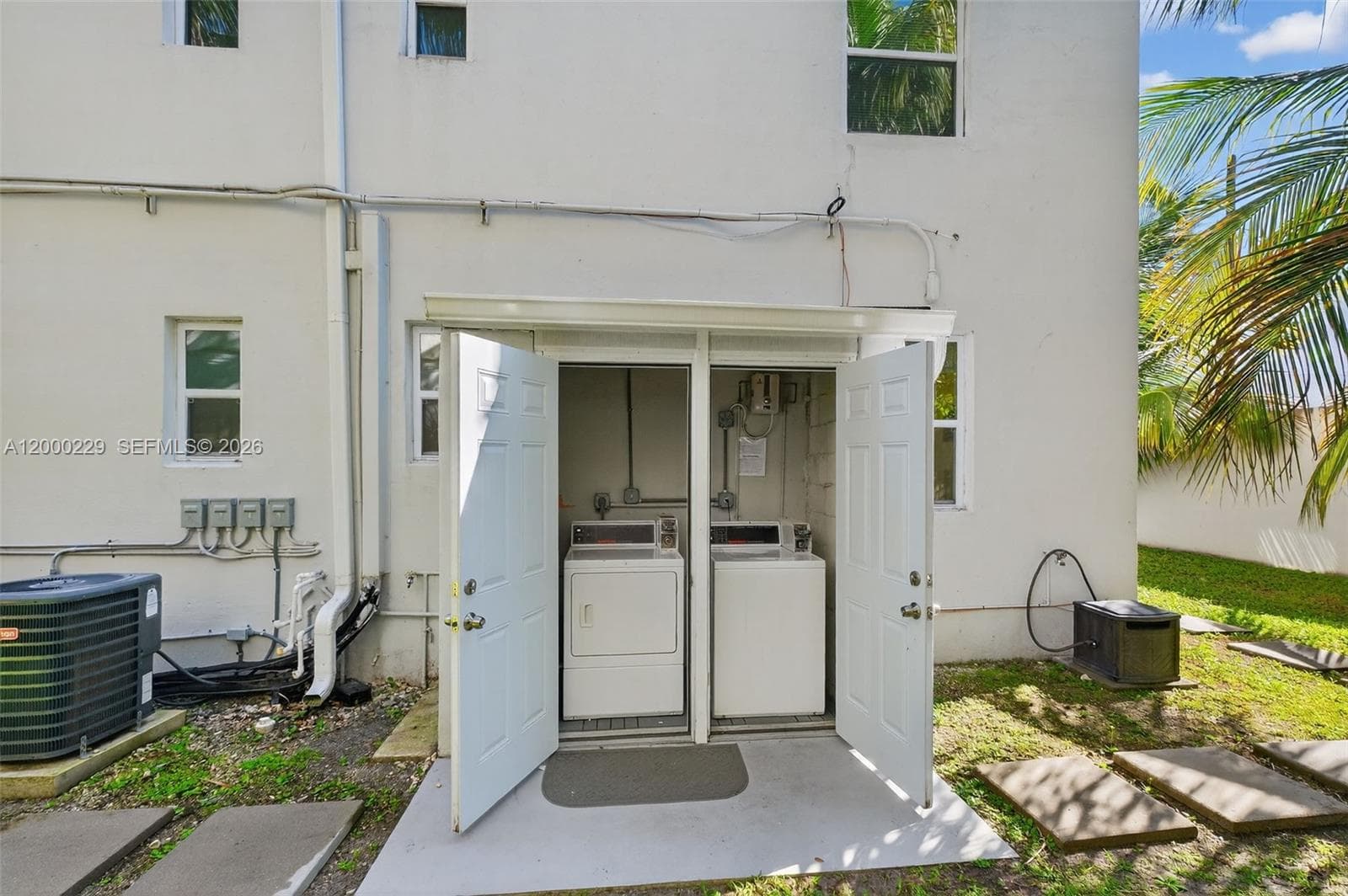 3676 Oak Ave # 7, Miami FL 33133 — 17