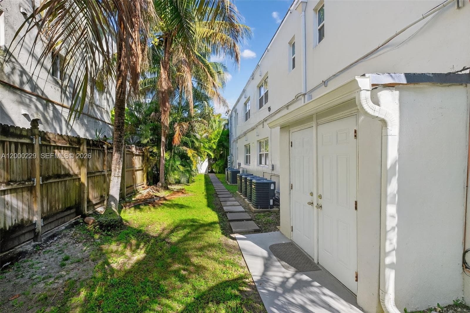 3676 Oak Ave # 7, Miami FL 33133 — 16