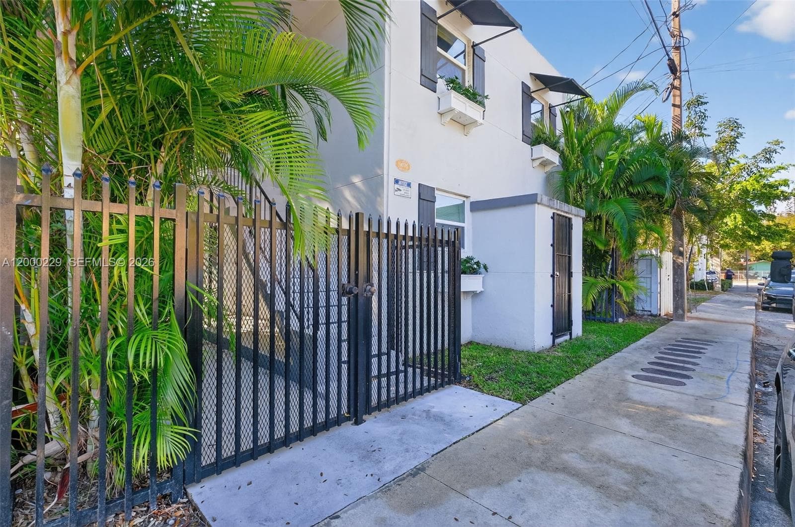 3676 Oak Ave # 7, Miami FL 33133 — 1