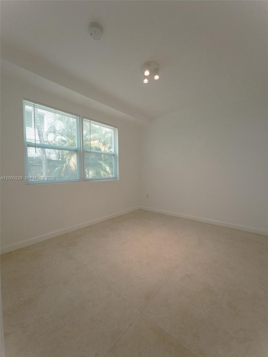 3676 Oak Ave # 7, Miami FL 33133 — 11