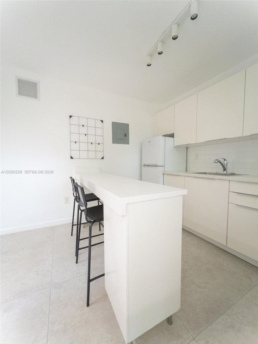 3676 Oak Ave # 7, Miami FL 33133 — 4