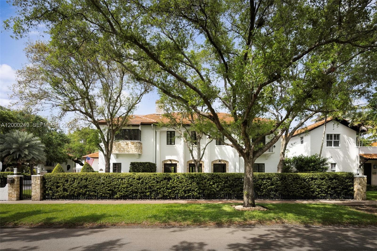 475 Amalfi Ave, Coral Gables FL 33146 — 2