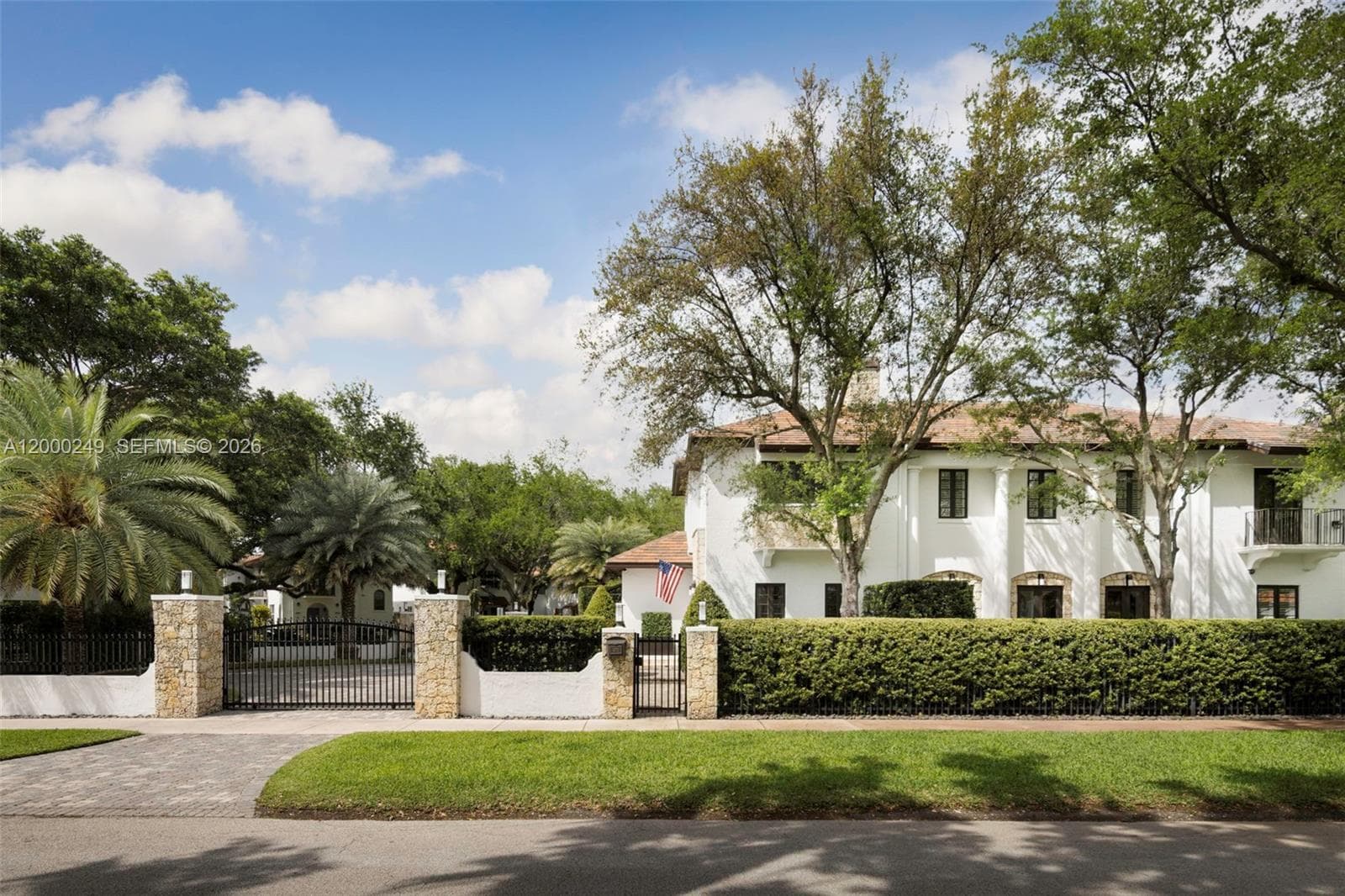 475 Amalfi Ave, Coral Gables FL 33146 — 1