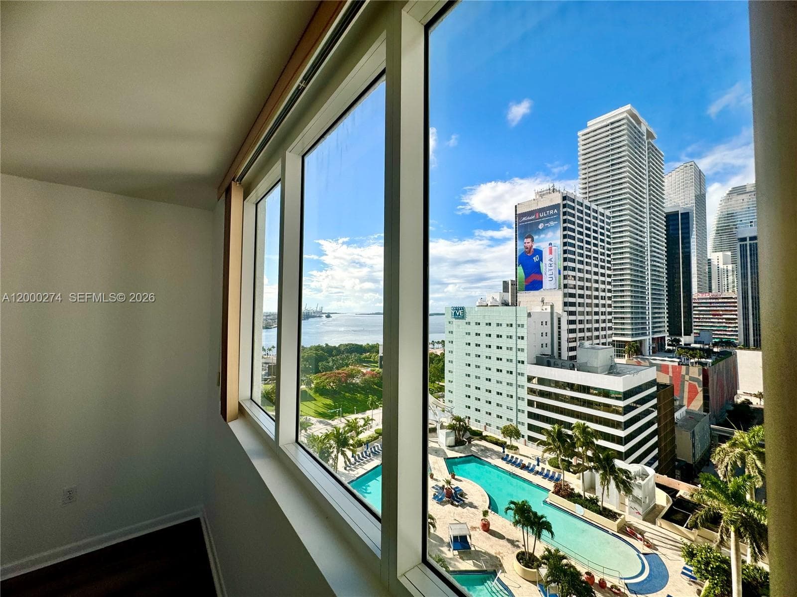 244 Biscayne Blvd # 1709, Miami FL 33132 — 30