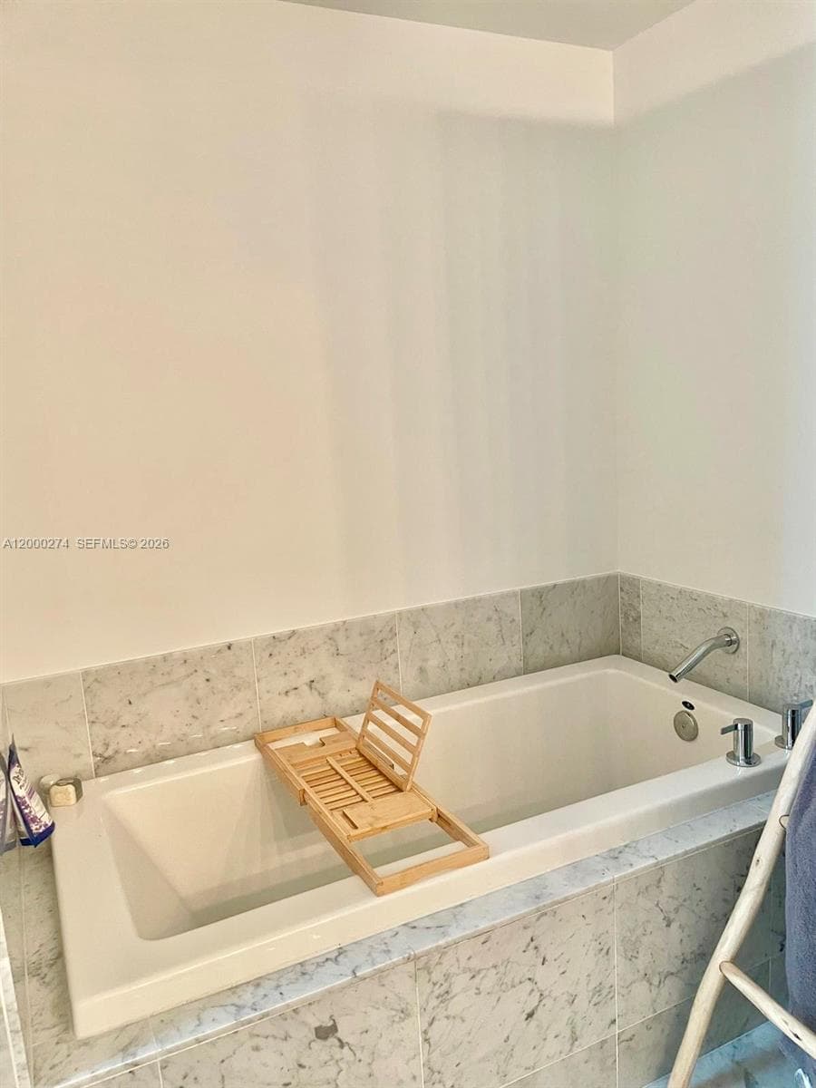 244 Biscayne Blvd # 1709, Miami FL 33132 — 19