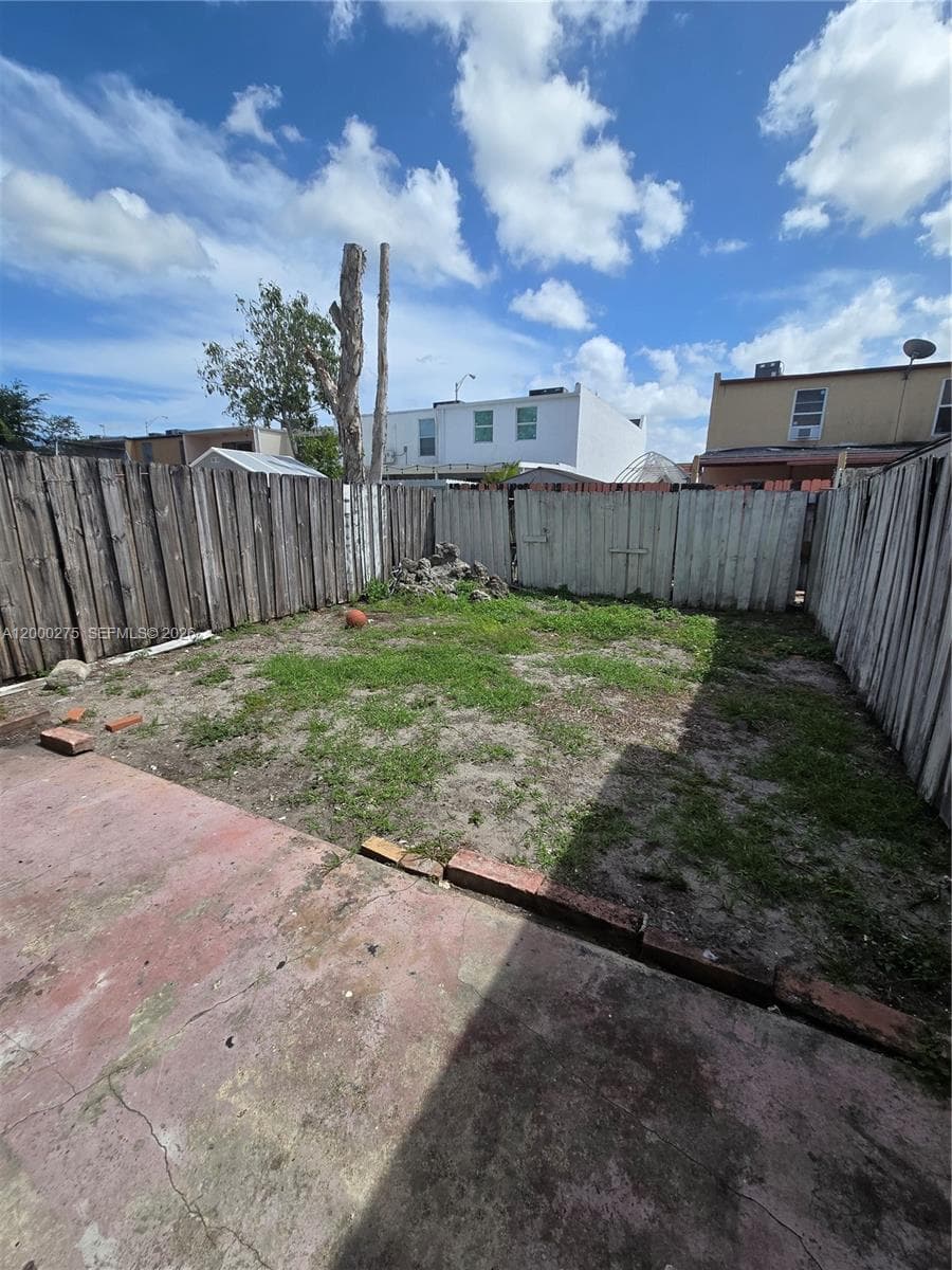 932 W 80th Pl, Hialeah FL 33014 — 17