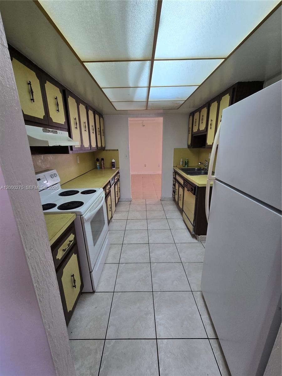 932 W 80th Pl, Hialeah FL 33014 — 3